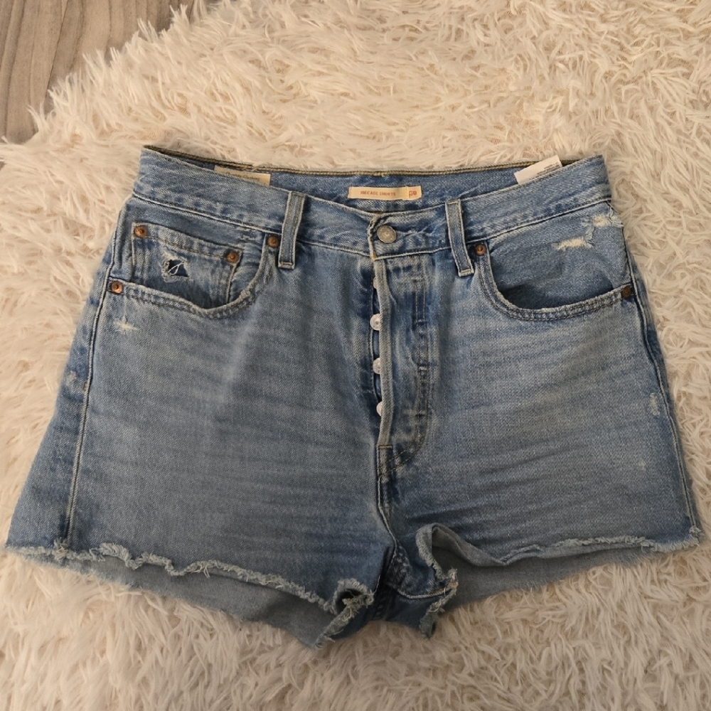 Levis Ribcage Shorts